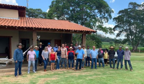 Equipe do "Abrace a vida" presta relatório de leilão