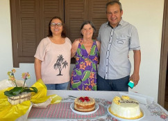 Juninho e Mabel homenageiam Dona Zilda pelos 75 anos