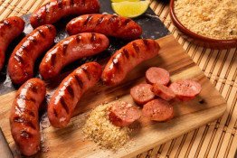 Dia da carne no Comercial Santos e a história da linguiça