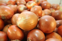 Em dia de frutas, verduras e legumes no Santos, destacamos a cebola