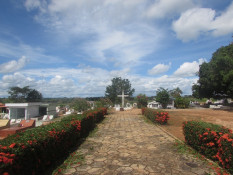 Enquanto isso no Cemitério Bom Jesus...