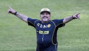 Homenagem: Vendo Neymar, pensei em Maradona...